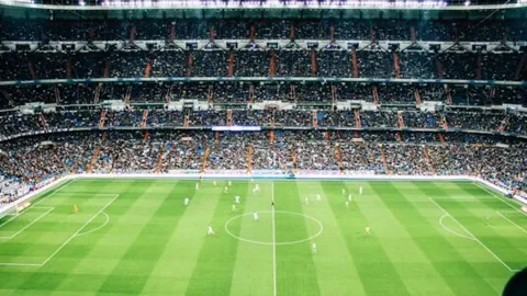 《深夜黄金时刻揭秘：轻松驾驭的青年队对决，不容错过的精彩解析！》