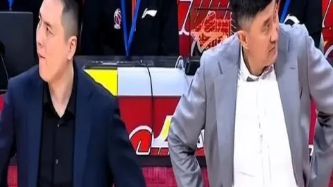 周定洋炫新战袍，鹏城球衣亮相社媒：开启新征程，新起点闪耀登场！